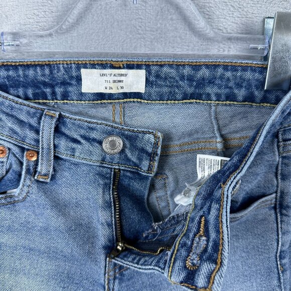 Levi's 711 Skinny Jeans Womens Size W24X30L Altered Low Rise Light Wash Blue - Picture 5 of 12